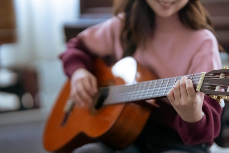 toronto canada music classes online live guitar by House of musicians